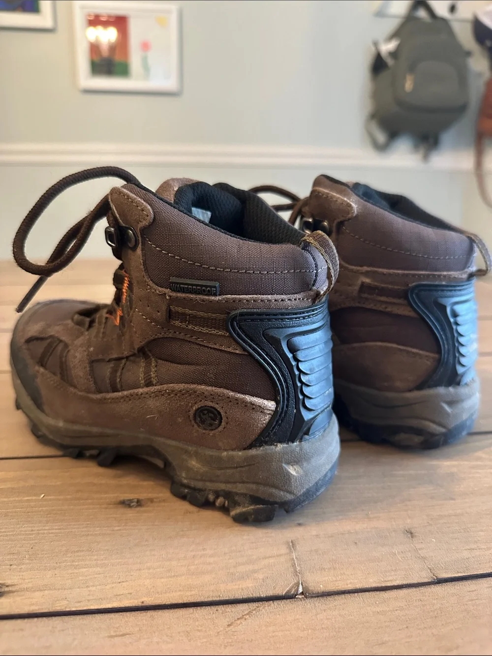 Kids Brown Outdoor Mid Hiking Boots - Durable Trail Shoes size 1
